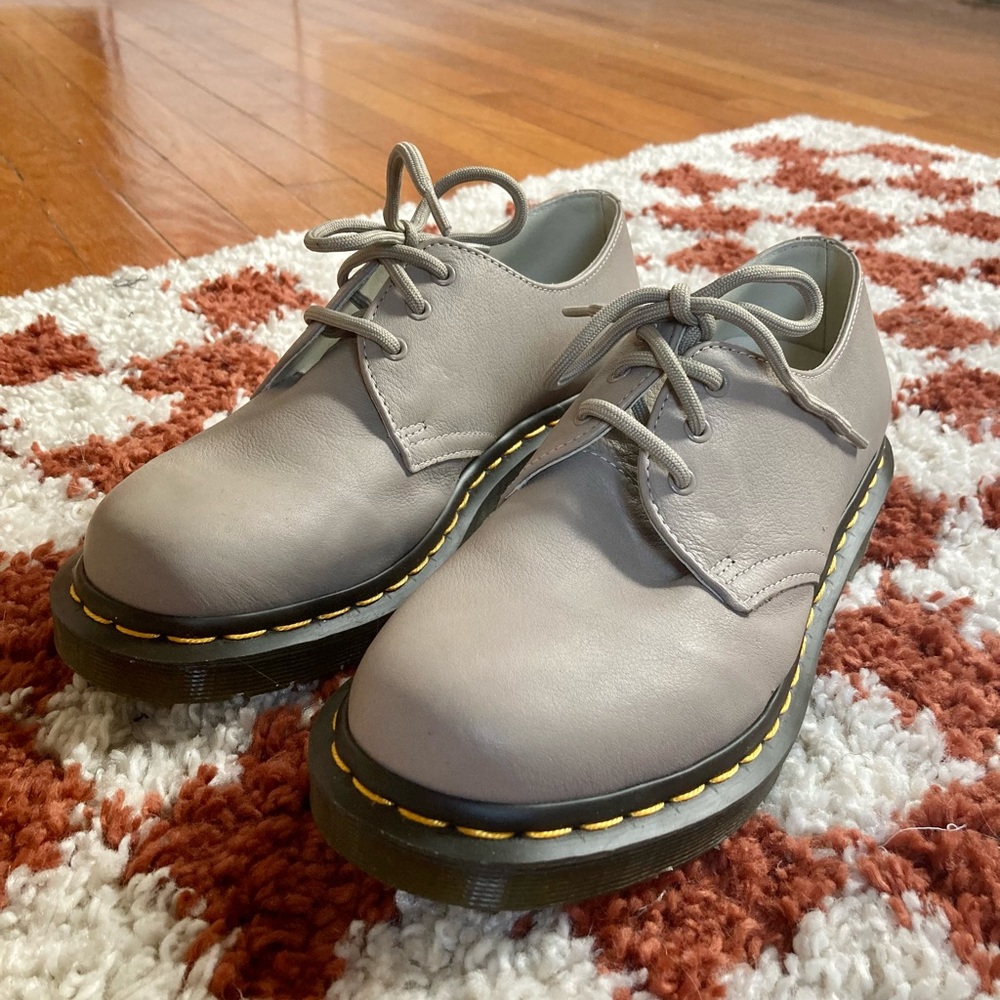NWOT Dr. Martens Womens 1461 Virginia Taupe